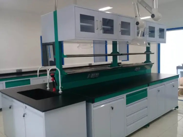Wall bench laboratorium